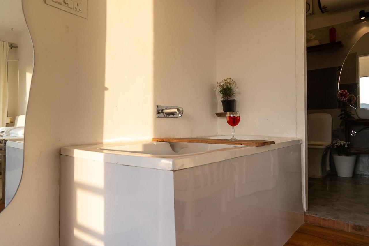 Ecstasy By Thhpsociety Bathtub Rooms Mukteshwar Luaran gambar